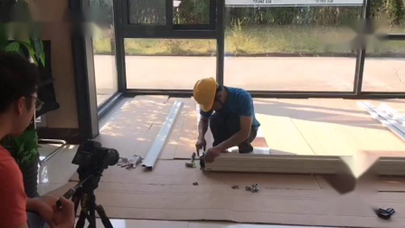 断桥铝门窗在建筑市场中占据重要地位，但很多人对其了解不多。本文将探讨断桥铝门窗的特点、优势以及常见误区。