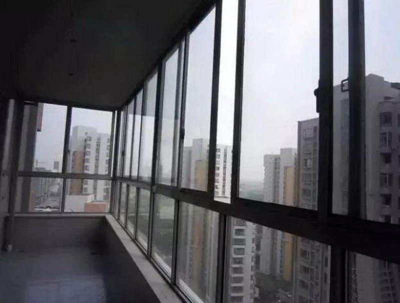铝合金门窗：打造现代家居的轻盈选择