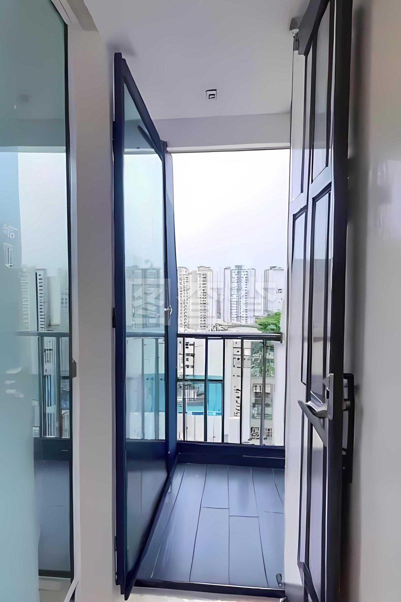 系统窗，一种新型的建筑节能产品，在市场上逐渐受到青睐。它与传统窗户有何不同？